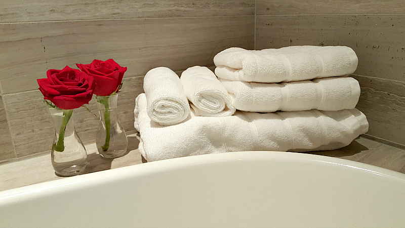 clement roses towels tub