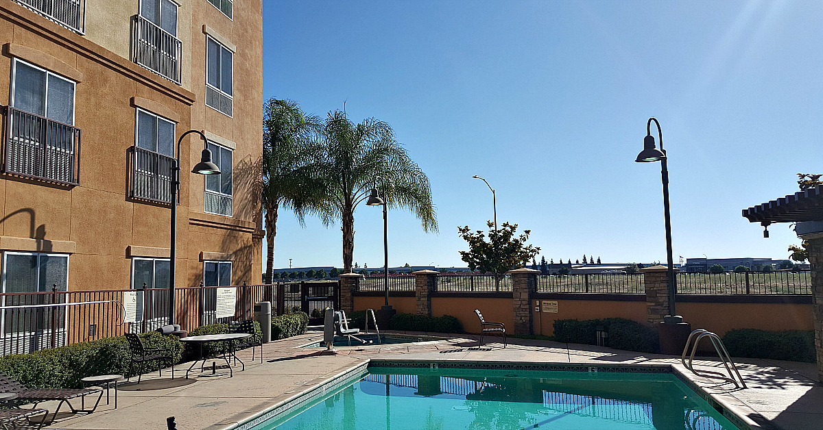 lodi hampton suites pool