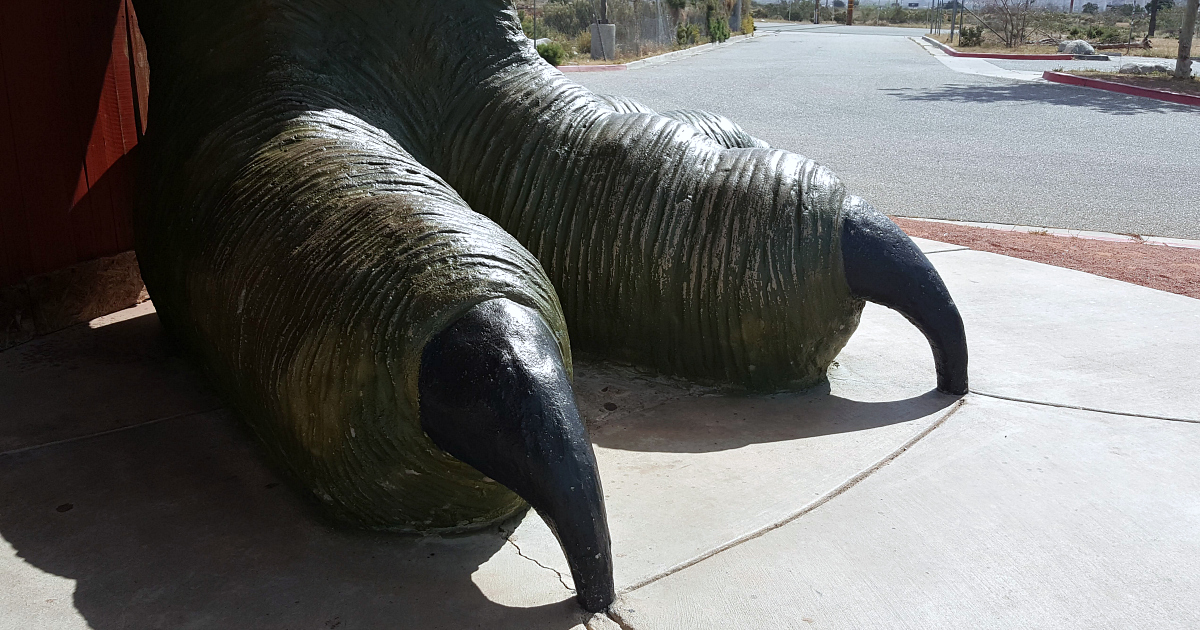 cabazon dinosaur foot