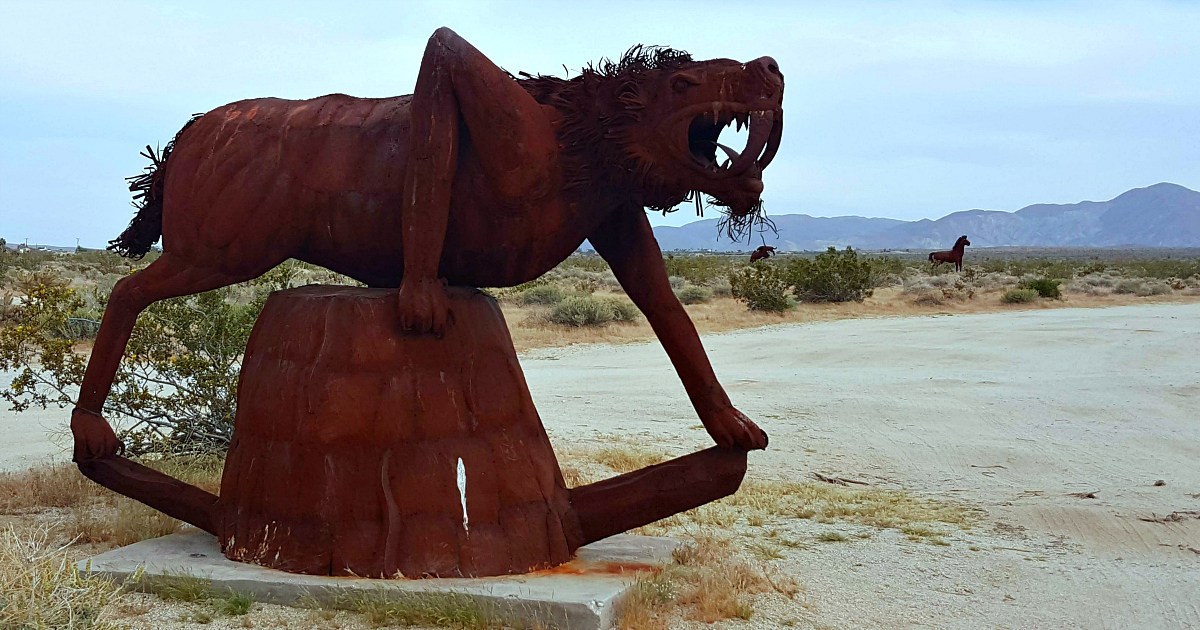 galleta meadows saber tooth cat sculpture