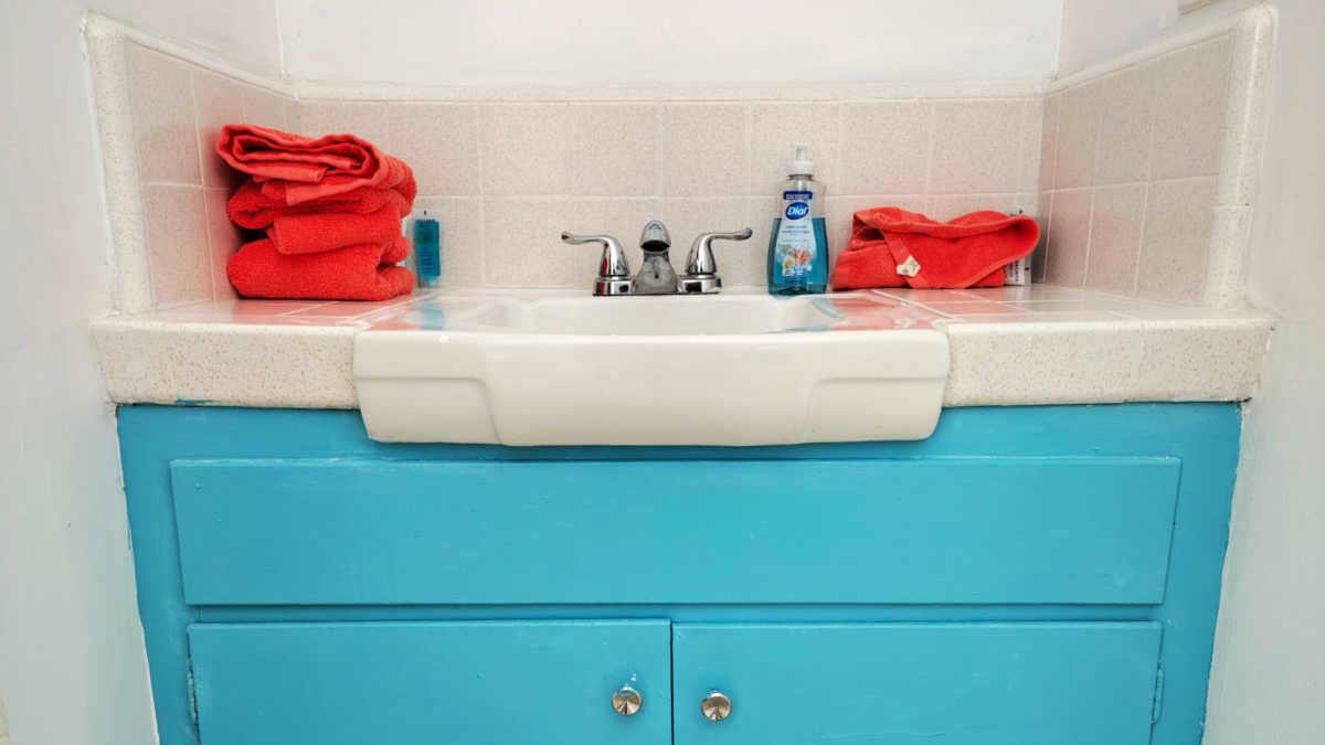 bathroom room 13 executive suite