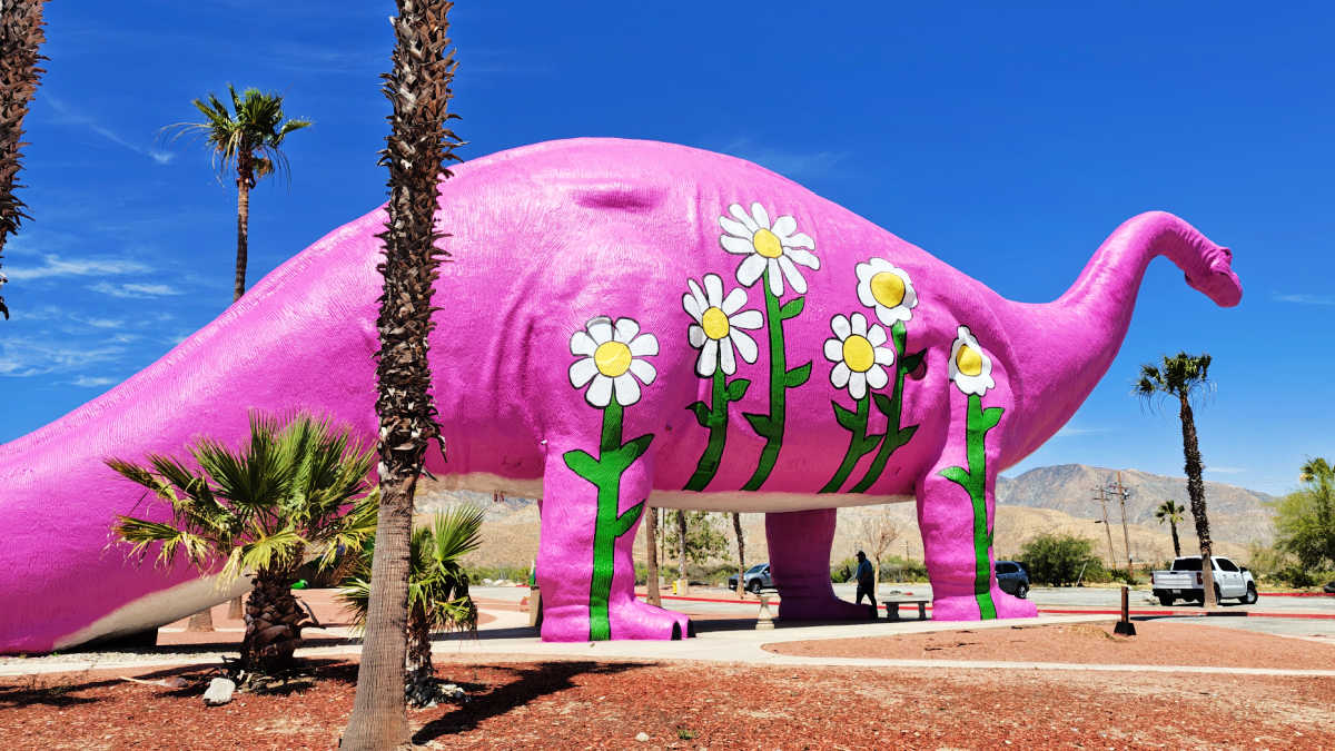 giant pink dinosaur cabazon