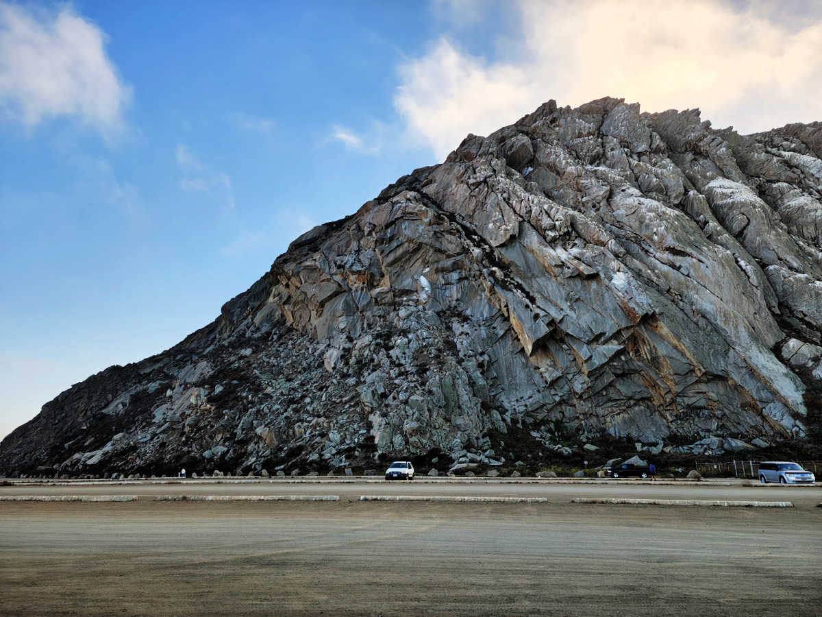 empty morro rock parking lot just before sunset