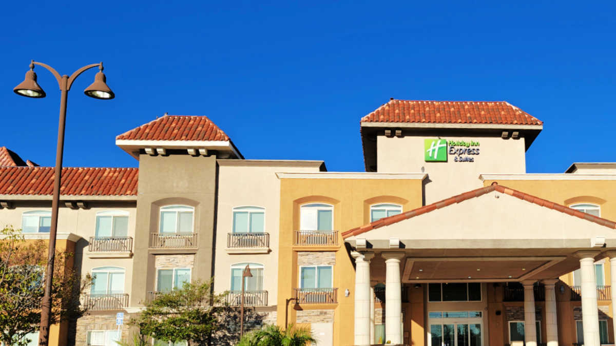 front holiday inn express banning california