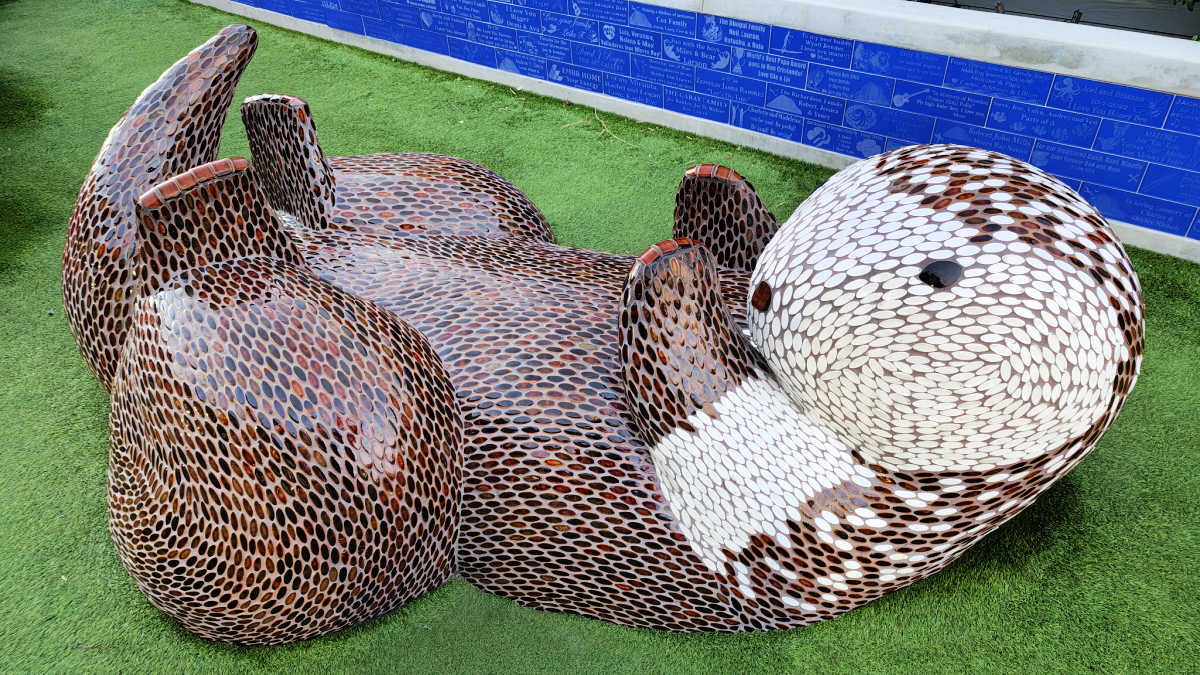 molly the sea otter mosaic sculpture