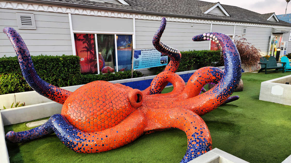 morro bay giant octopus sculpture